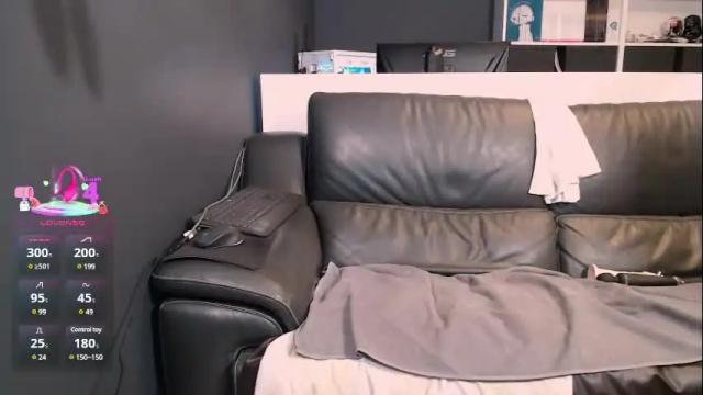Image 3 of lili_bertine Stream on Chaturbate on 3 months ago