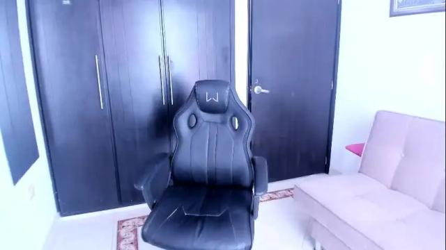 Image 10 of lili_jade222 Stream on Chaturbate on 22 months ago