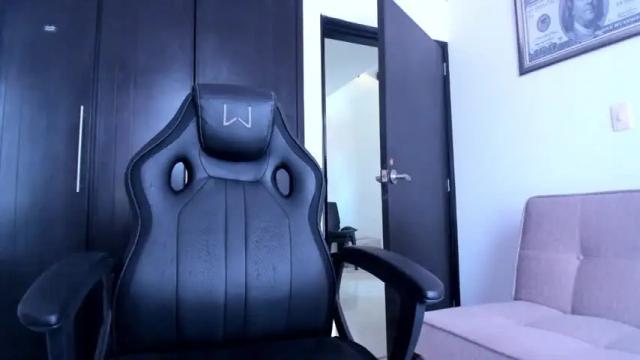 Image 10 of lili_jade222 Stream on Chaturbate on 22 months ago