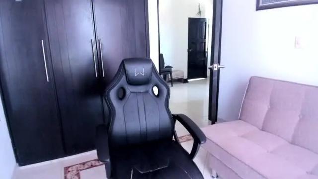 Image 4 of lili_jade222 Stream on Chaturbate on 22 months ago