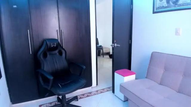 Image 2 of lili_jade222 Stream on Chaturbate on 22 months ago