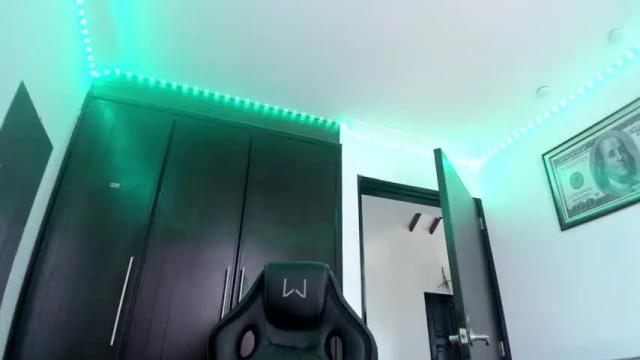 Image 2 of lili_jade222 Stream on Chaturbate on 21 months ago