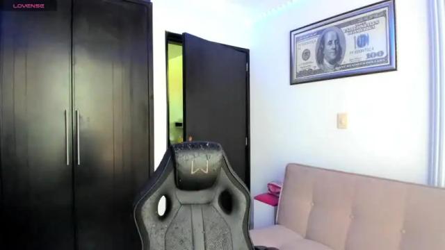 Image 2 of lili_jade222 Stream on Chaturbate on 17 months ago