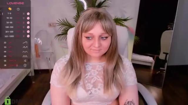 Image 4 of lilian_shy Stream on Chaturbate on 13 months ago