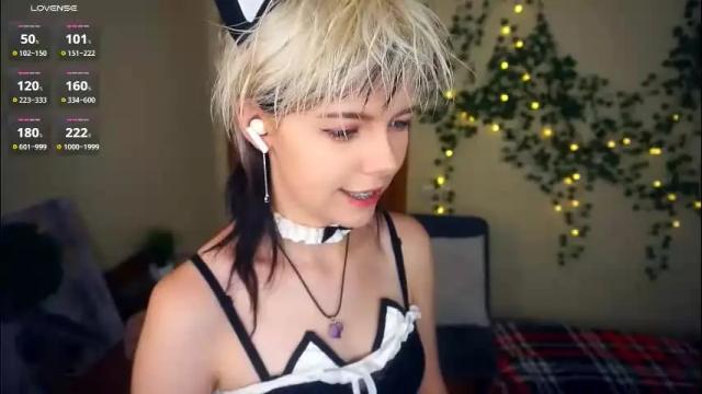 Image 12 of liliandaniels Stream on Chaturbate on 16 days ago