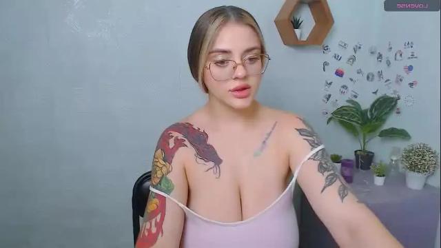 Image 3 of liliaterenzi_ Stream on Chaturbate on 3 months ago
