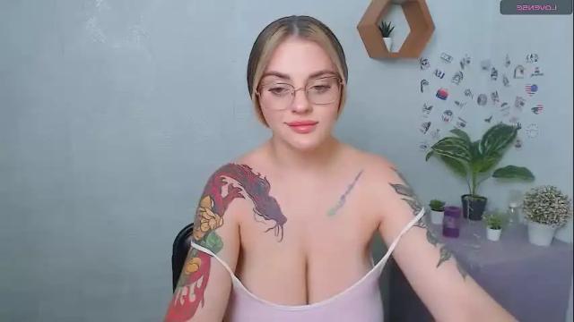 Image 4 of liliaterenzi_ Stream on Chaturbate on 3 months ago