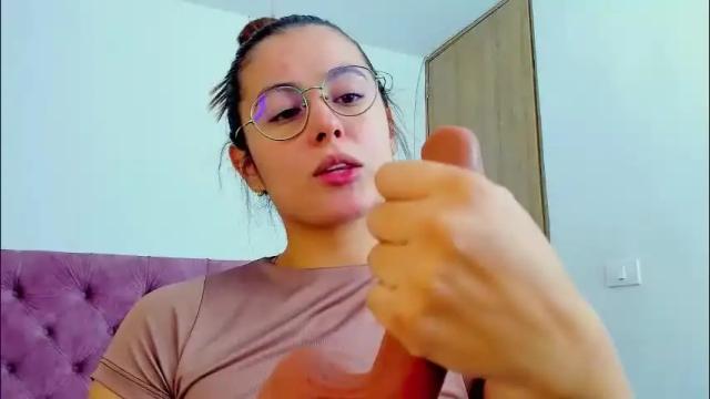 Image 3 of lilicarter_1 Stream on Chaturbate on 4 months ago