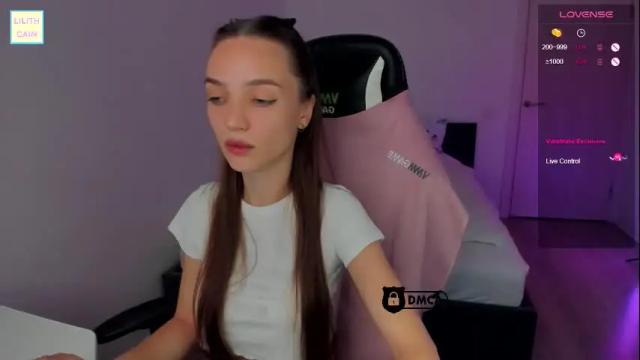 Image 3 of lilith_cain Stream on Chaturbate on 4 months ago