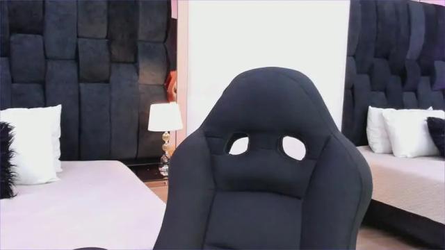 Image 7 of lilithrizzo Stream on Chaturbate on 18 months ago
