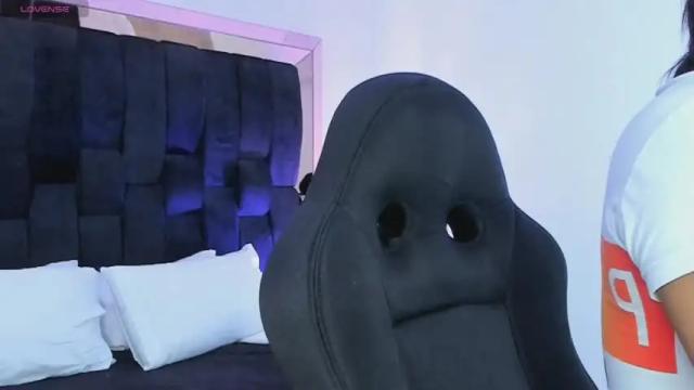 Image 3 of lilithrizzo Stream on Chaturbate on 16 months ago