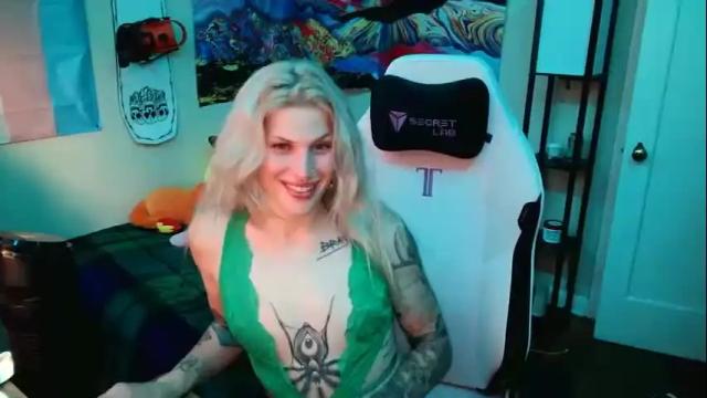 Image 3 of lilkittyjadee Stream on Chaturbate on 28 months ago