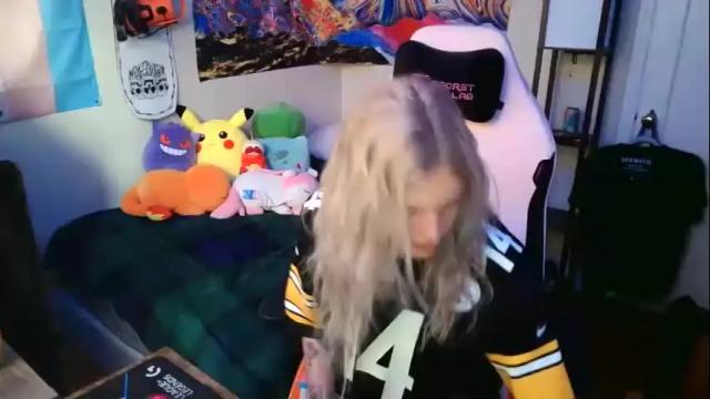 Image 12 of lilkittyjadee Stream on Chaturbate on 26 months ago