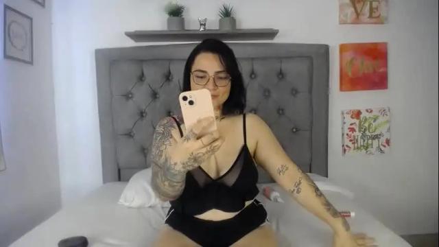 Thumbnail 3, lillebbw_sweet's Stream at Chaturbate, 2 months ago