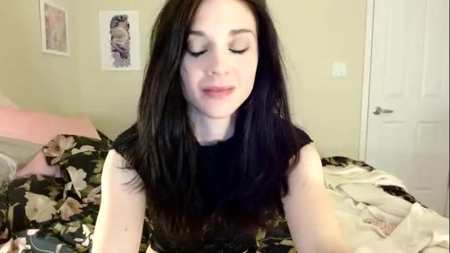 Image 4 of lillian_rose Stream on Chaturbate on 15 months ago