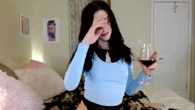 Image 6 of lillian_rose Stream on Chaturbate on 15 months ago