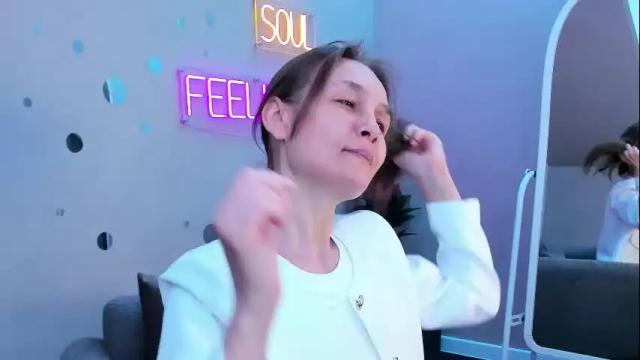 Image 4 of lillian_white1 Stream on Chaturbate on 28 days ago