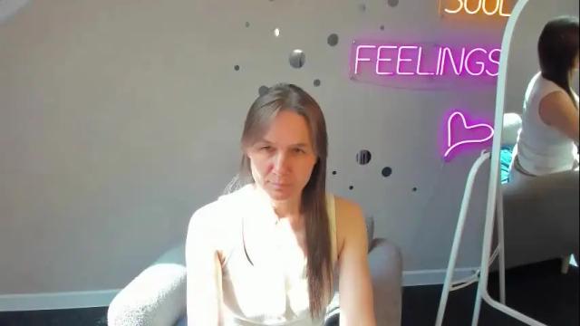 Image 4 of lillian_white1 Stream on Chaturbate on 10 days ago