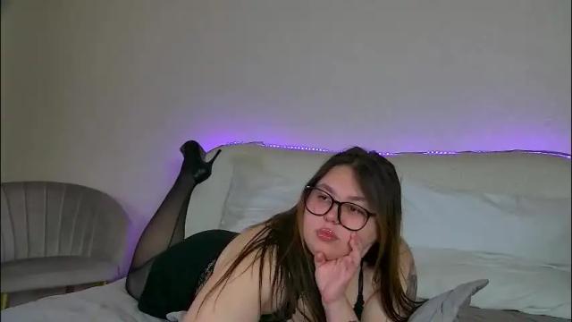 Image 2 of lillianhaig Stream on Chaturbate on 1 month ago