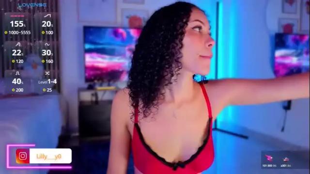 Image 3 of lilly_dollss Stream on Chaturbate on 24 days ago