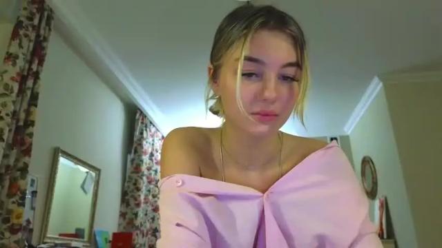 Image 3 of lilly_mattsson Stream on Chaturbate on 26 months ago