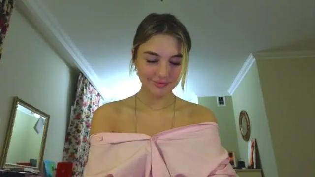Image 4 of lilly_mattsson Stream on Chaturbate on 26 months ago