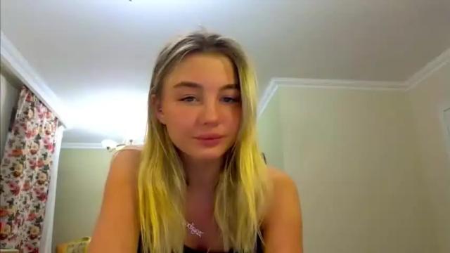 Image 2 of lilly_mattsson Stream on Chaturbate on 26 months ago