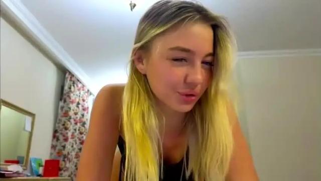 Image 4 of lilly_mattsson Stream on Chaturbate on 26 months ago
