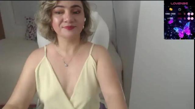 Image 7 of lilly_milf Stream on Chaturbate on 13 months ago