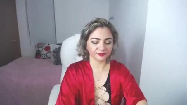 Image 3 of lilly_milf Stream on Chaturbate on 13 months ago