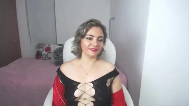 Image 7 of lilly_milf Stream on Chaturbate on 13 months ago