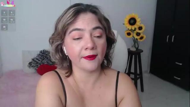Image 6 of lilly_milf Stream on Chaturbate on 1 month ago