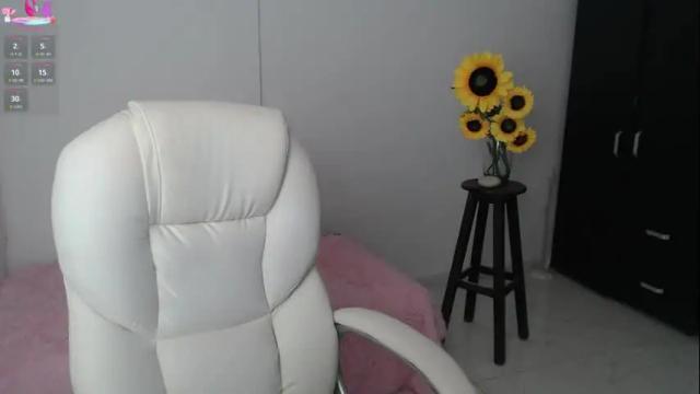 Image 3 of lilly_milf Stream on Chaturbate on 1 month ago