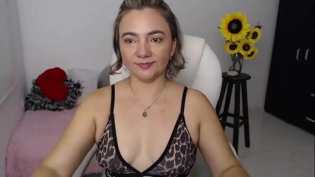 Image 2 of lilly_milf Stream on Chaturbate on 8 days ago