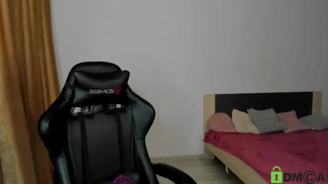 Image 2 of lilly_pretty_love Stream on Chaturbate on 15 months ago