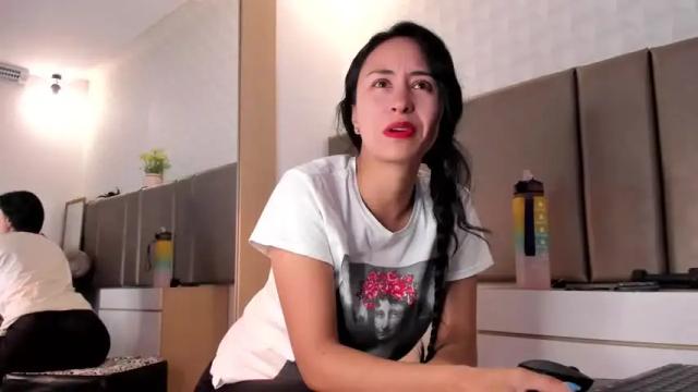 Image 3 of lillyblu Stream on Chaturbate on 18 months ago