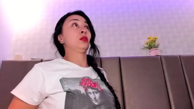 Image 4 of lillyblu Stream on Chaturbate on 18 months ago