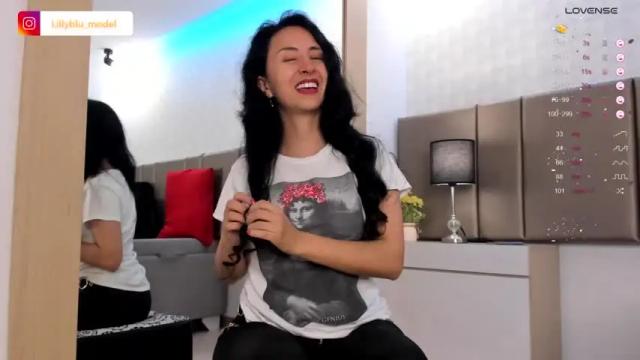 Image 2 of lillyblu Stream on Chaturbate on 15 months ago
