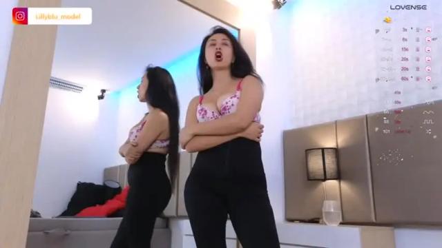 Image 7 of lillyblu Stream on Chaturbate on 14 months ago