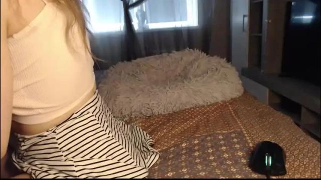 Image 2 of lillybrick Stream on Chaturbate on 15 days ago