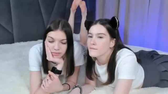 Image 12 of lillycaitlin Stream on Chaturbate on 19 months ago