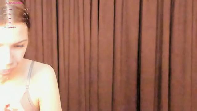 Image 3 of lillycaitlin Stream on Chaturbate on 18 months ago