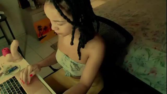 Image 7 of lillylowel Stream on Chaturbate on 19 months ago