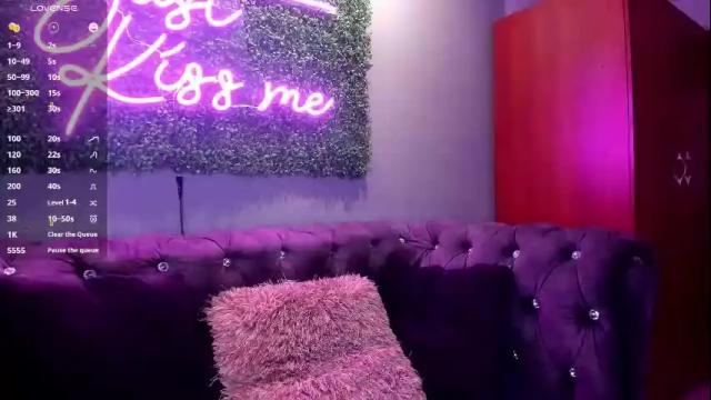 Image 7 of lillymaxwell Stream on Chaturbate on 1 month ago