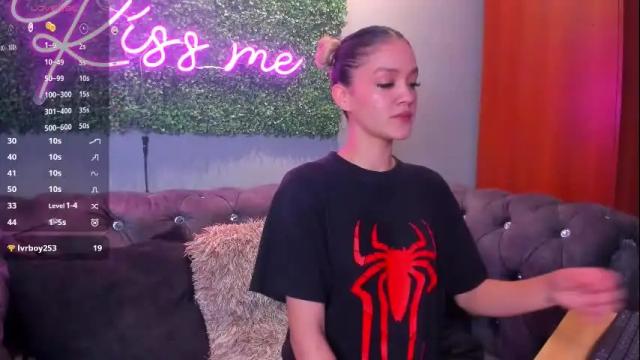 Image 11 of lillymaxwell Stream on Chaturbate on 16 days ago