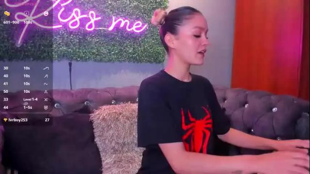 Image 12 of lillymaxwell Stream on Chaturbate on 16 days ago