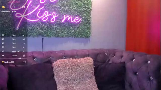 Image 8 of lillymaxwell Stream on Chaturbate on 16 days ago