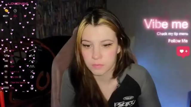 Image 3 of lillyseraphim Stream on Chaturbate on 18 months ago