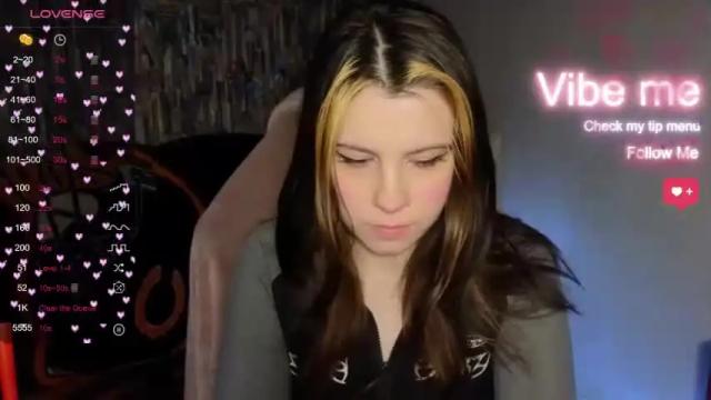 Image 4 of lillyseraphim Stream on Chaturbate on 18 months ago