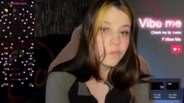 Image 6 of lillyseraphim Stream on Chaturbate on 18 months ago